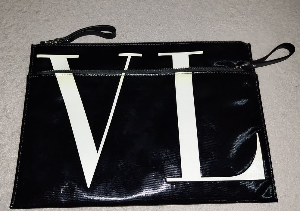 Vând geanta Valentino originala !