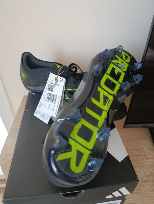 чисто нови бутонки adidas Predator pro FG 42 номер.