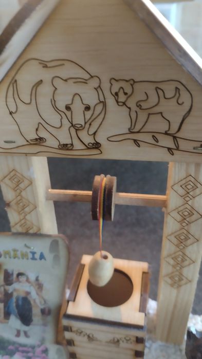 fantana de lemn decorativa