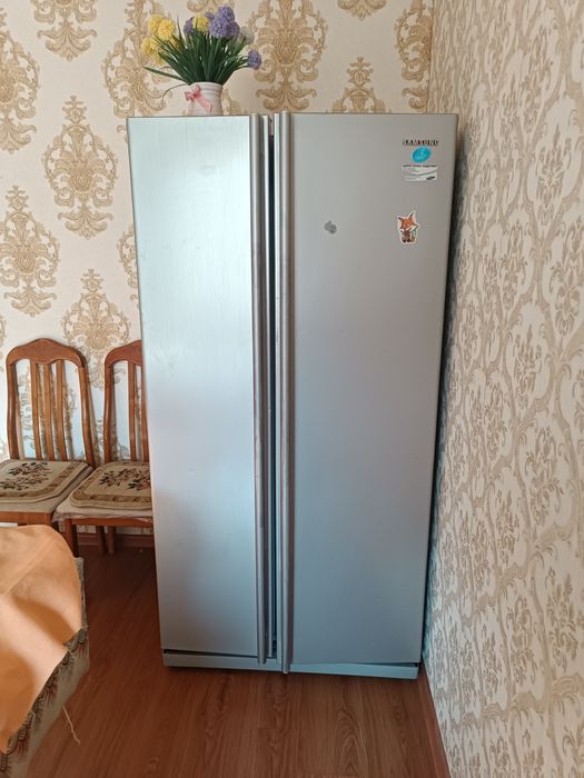 Двухдверный холодильник!!!