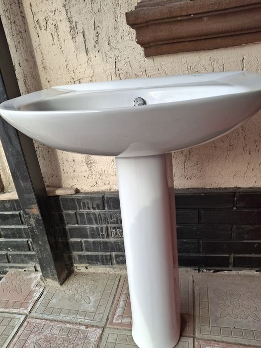 Раковины с ножкой