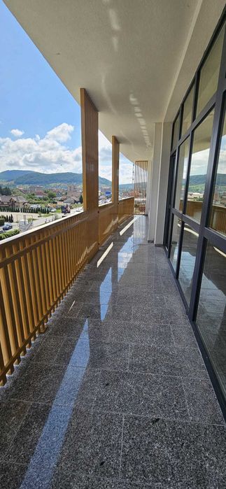 Clădire Comercială Premium în Bistrița