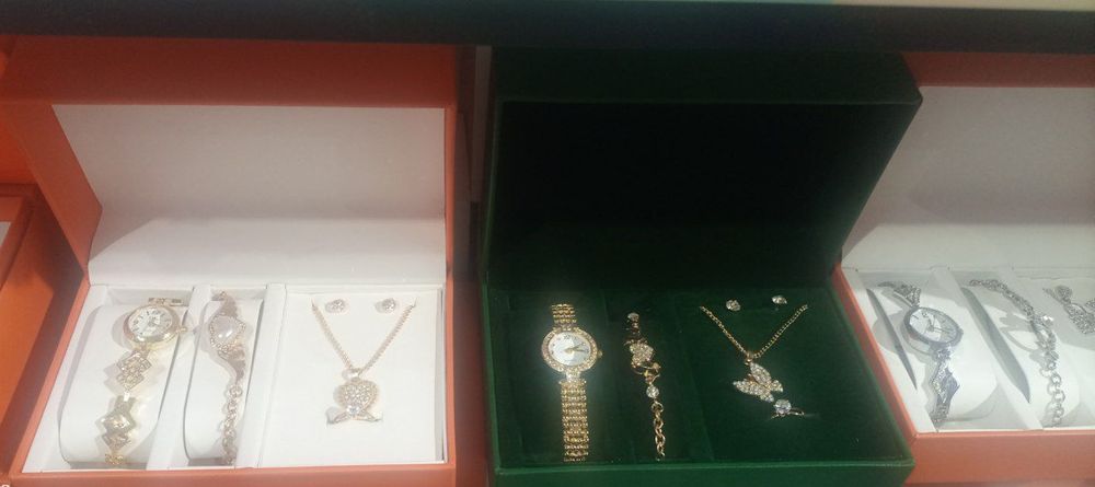 Женские часы браслет кольцо серьги комплект  Qizlar Taqinchoqlari