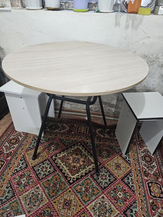 Продам кухню,стол и табуретки