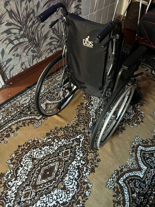 Продам инвалидную коляску