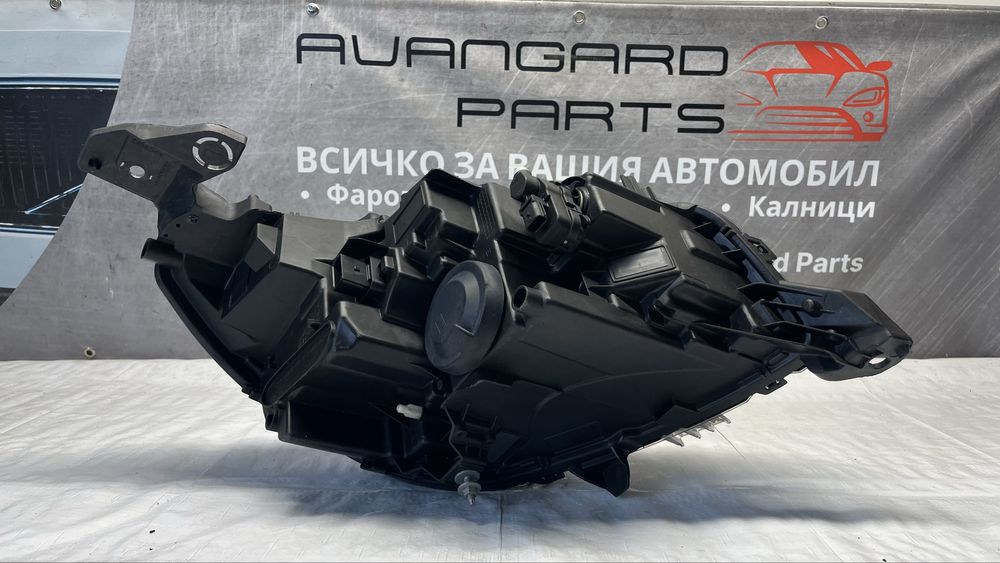 2 броя десен и 2 броя ляв фар Peugeot 208 2 2019-