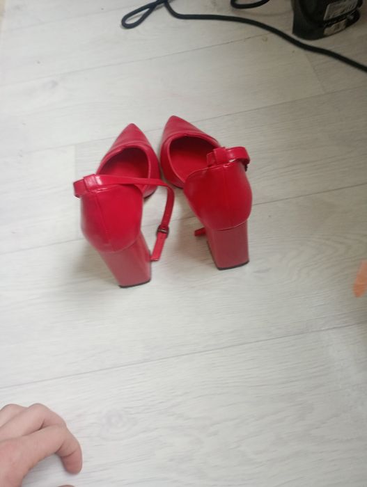 Обувь женская совершенно новая