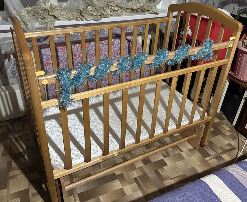 Продам детскую кроватку за 12000!