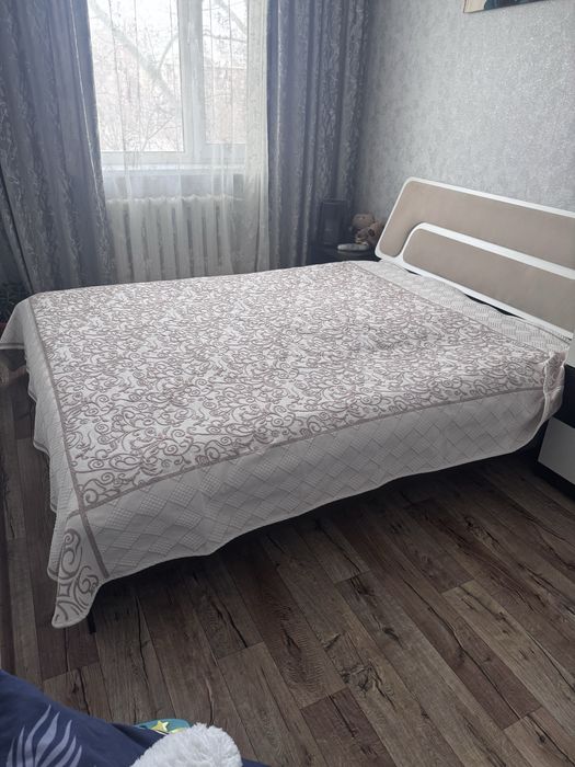 Продам спальный гарнитур.