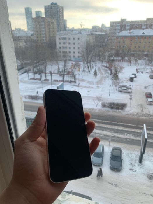 Продам iPhone 13