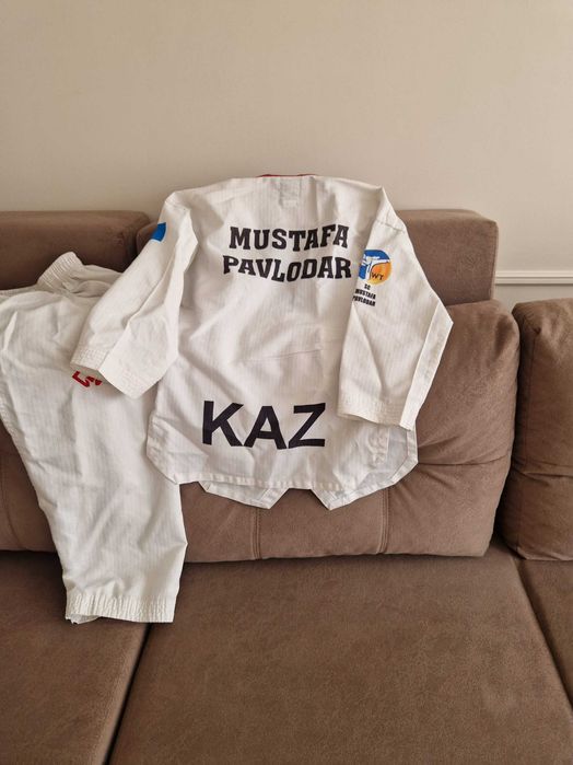 Продам кимоно на 7-8 лет