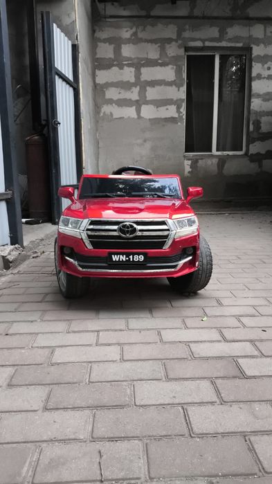 Машина детская с пультом