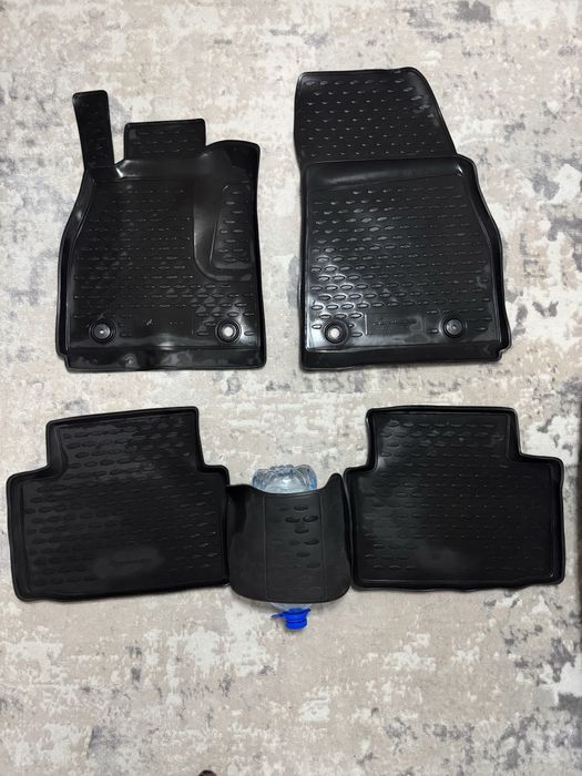 Автоковрики на легковые и мини кросоверы Cobalt, Rio, Tiggo резина100%