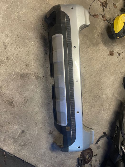 Продавам задна броня