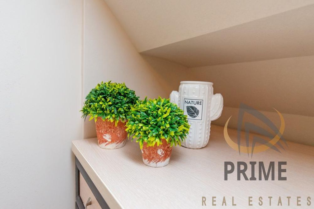 Център тристаен апартамент обзаведен