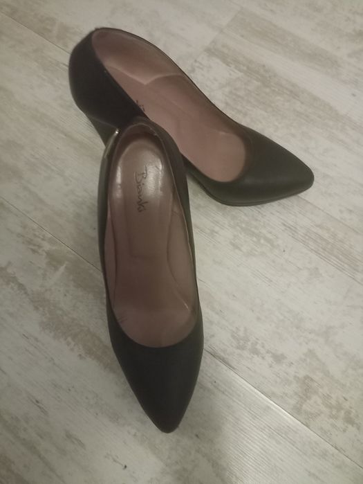 Steve Madden номер 38черни  ,обувки , маратонки ,сникарси ,еспадрили висок ток прозрачни