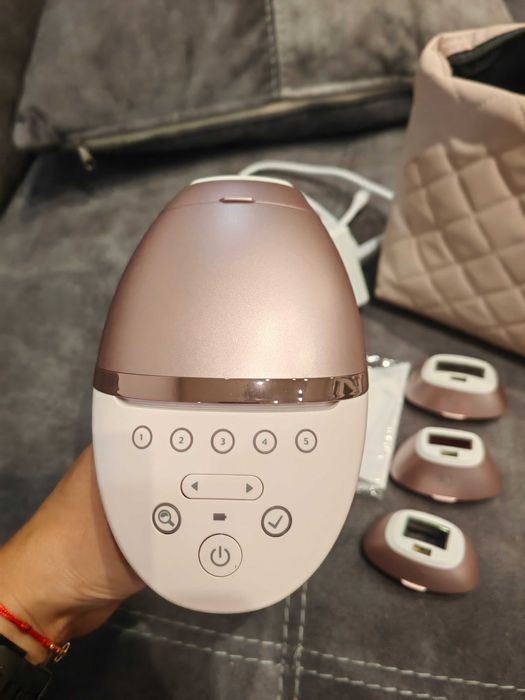 Фотоепилатор Philips BRI977/00