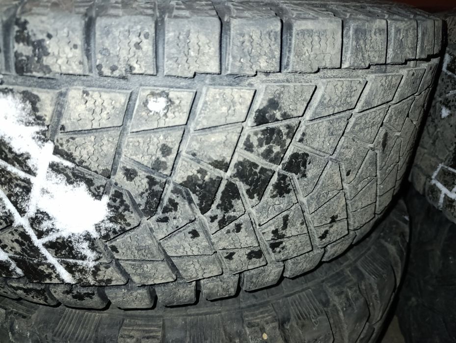 Bridgestone Blizzak DM-Z3 285/75/R16