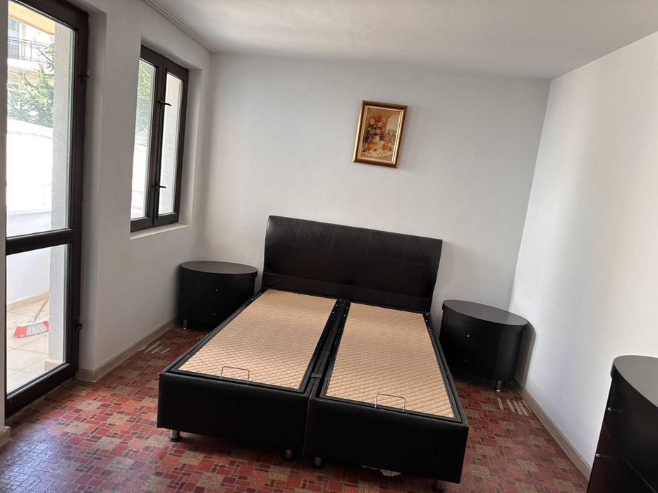 Дава се под наем Тристаен апартамент в Варна, Център - 100 кв.м за 820 € - Снимка #13