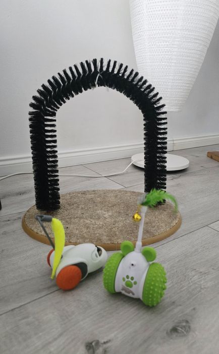 ARC interactiv pentru Pisici - Masaj si Joacă + Jucării