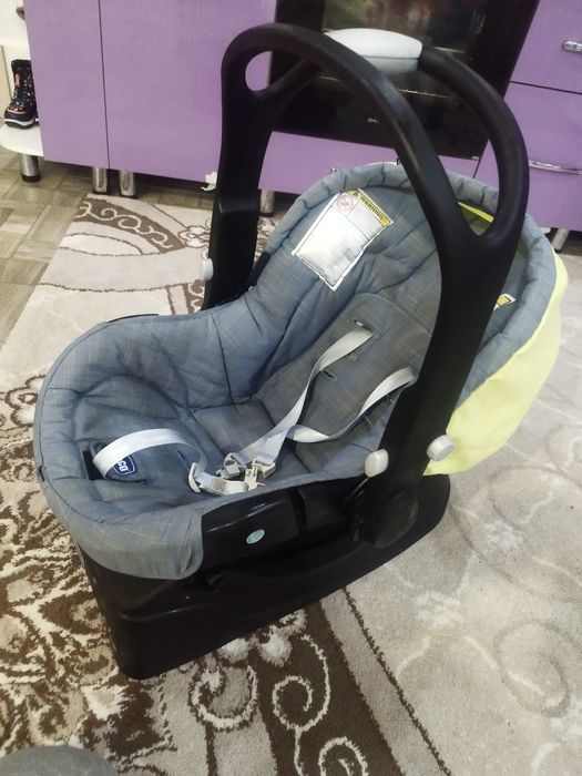 Продам автокресло chicco