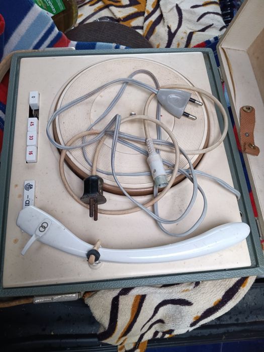 Грамофон от тавана.Антика.