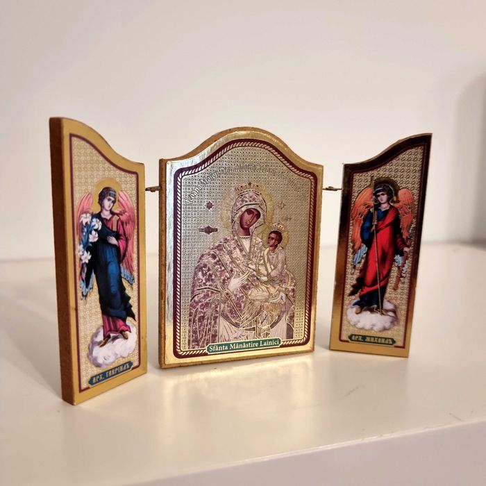 Icoana triptic de la Sfanta Manastire Lainici cu Fecioara Maria