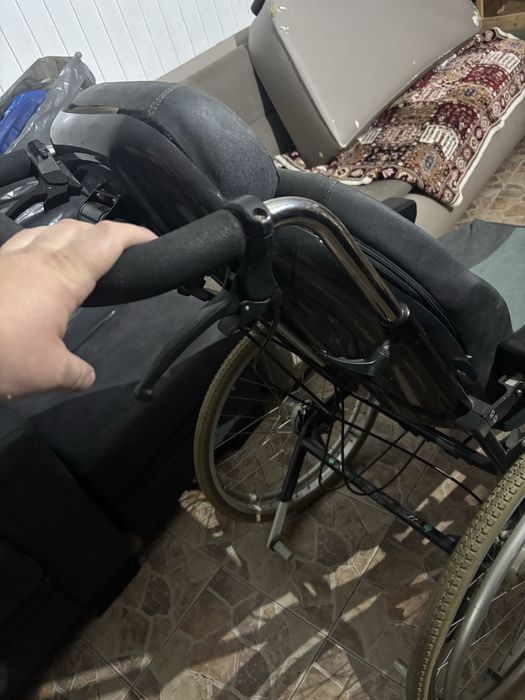 Vand Scaun cu rotile