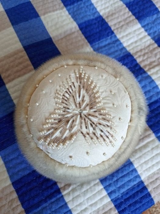 Продам шапку норковую одевала три раза.