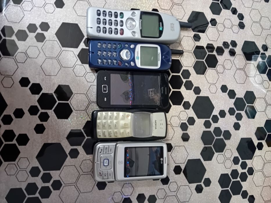 Vând urgent telefoane mobile second hand