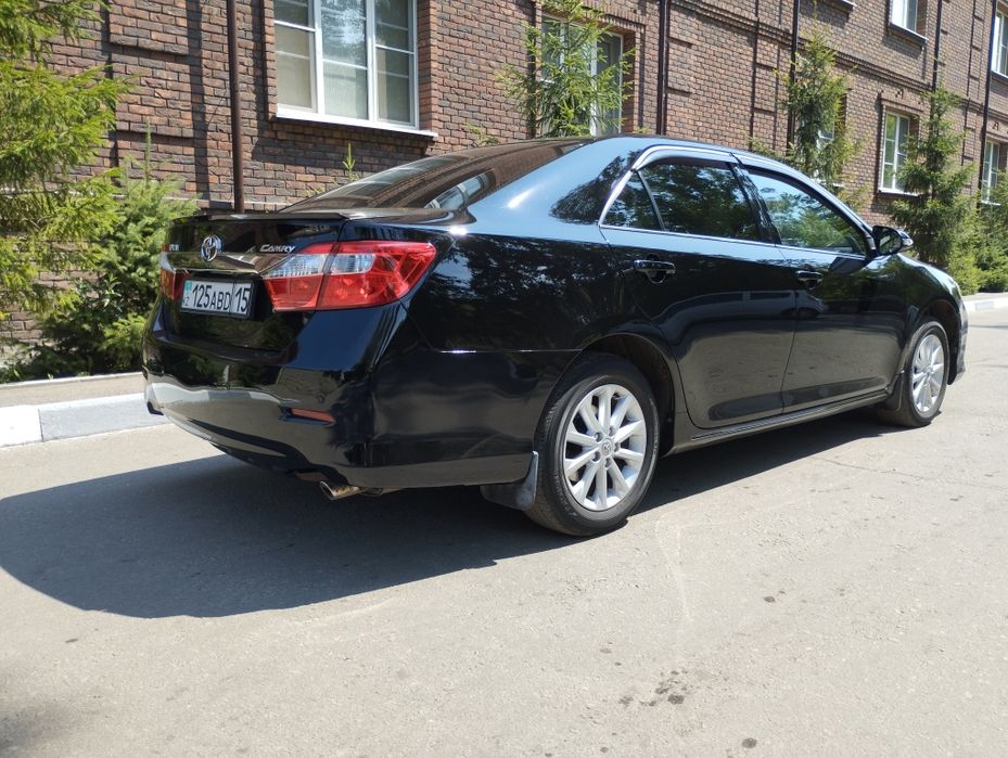Продам машину Toyota camry.