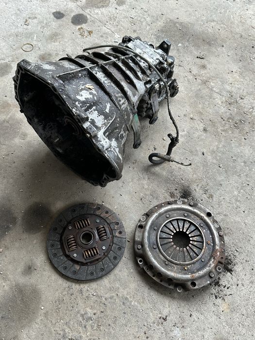 Продам запчасть мерседес 124