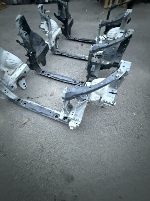 Рамка радиатора (телевизлр ) на Lexus RX 350