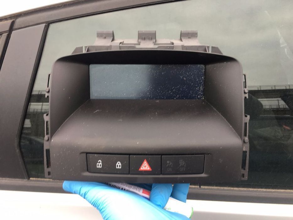 Display / Afisaj Radio + Butoane Avarie,Inchidere Opel Astra J An 2009-2015