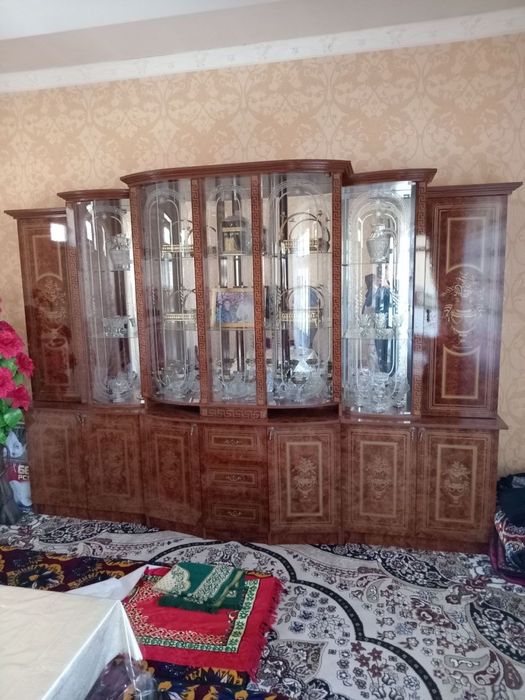 Мебел стенка сотилади