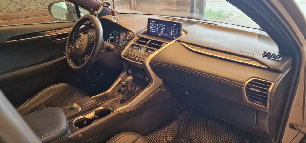 Продам Lexus NX300