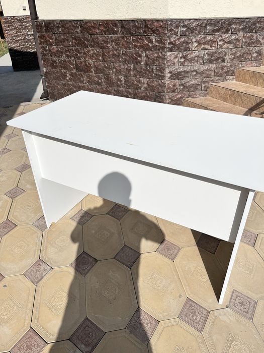 Офисный стол в отличном состоянии!