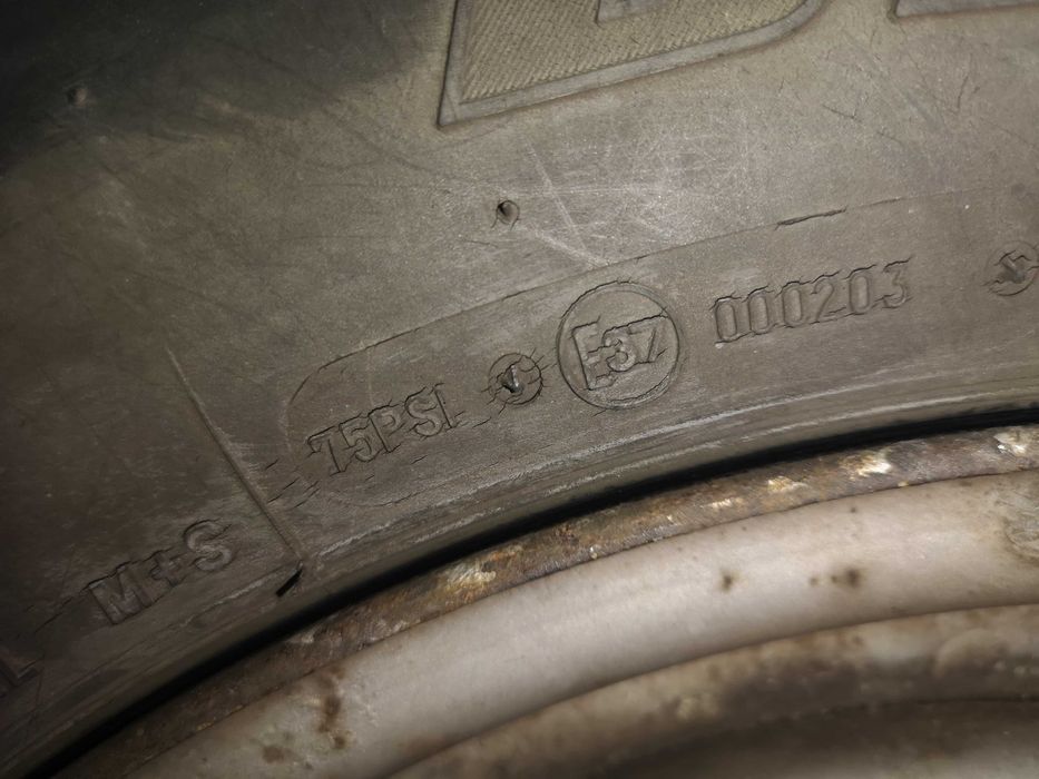 Bridgestone гуми за бус 215 75 16 Всесезонни 6мм грайфер