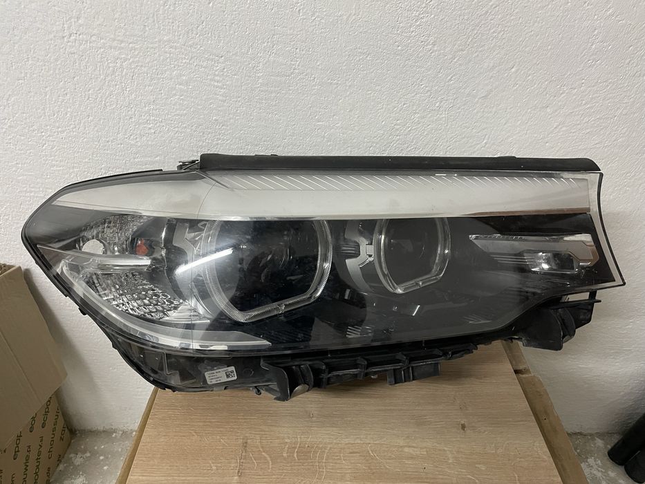 BMW 530 десен фар