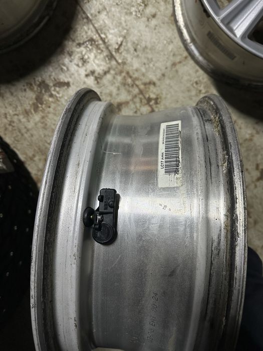 Продам диски на Субару 16 оригинал