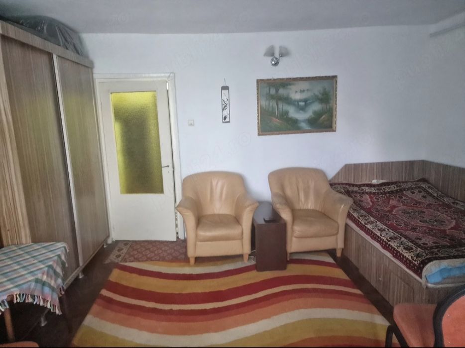 Garsonieră mare, 34 mp, Dărmănești, etaj 3, renovată, cu centrală termică și balcon