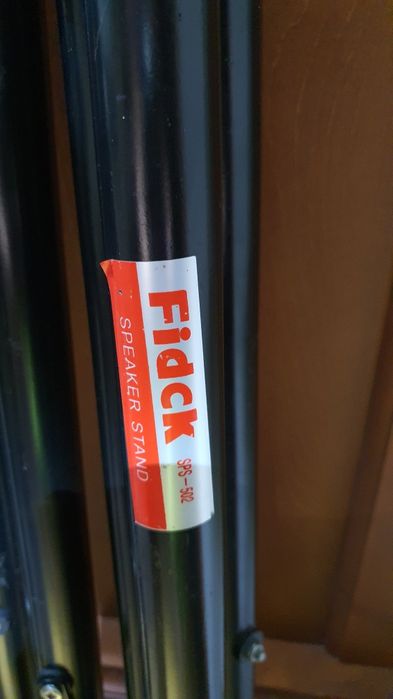 Стойки под акустику