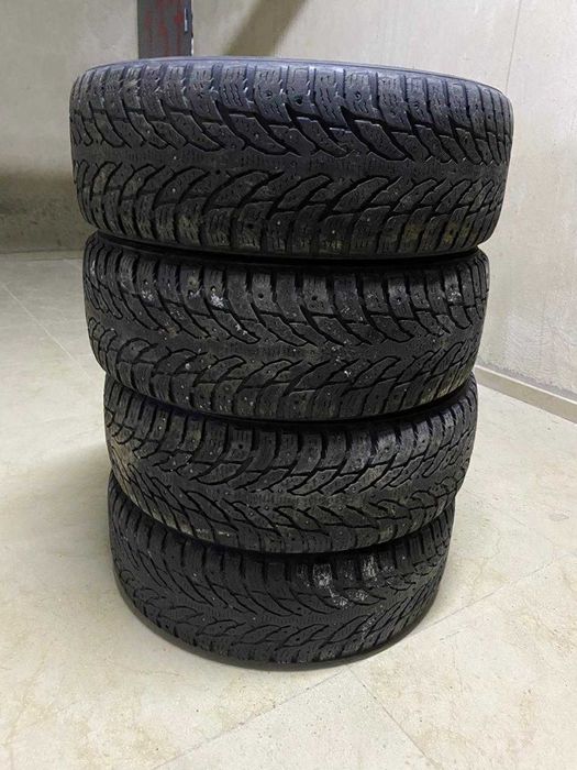 Продам комплект зимних шин
