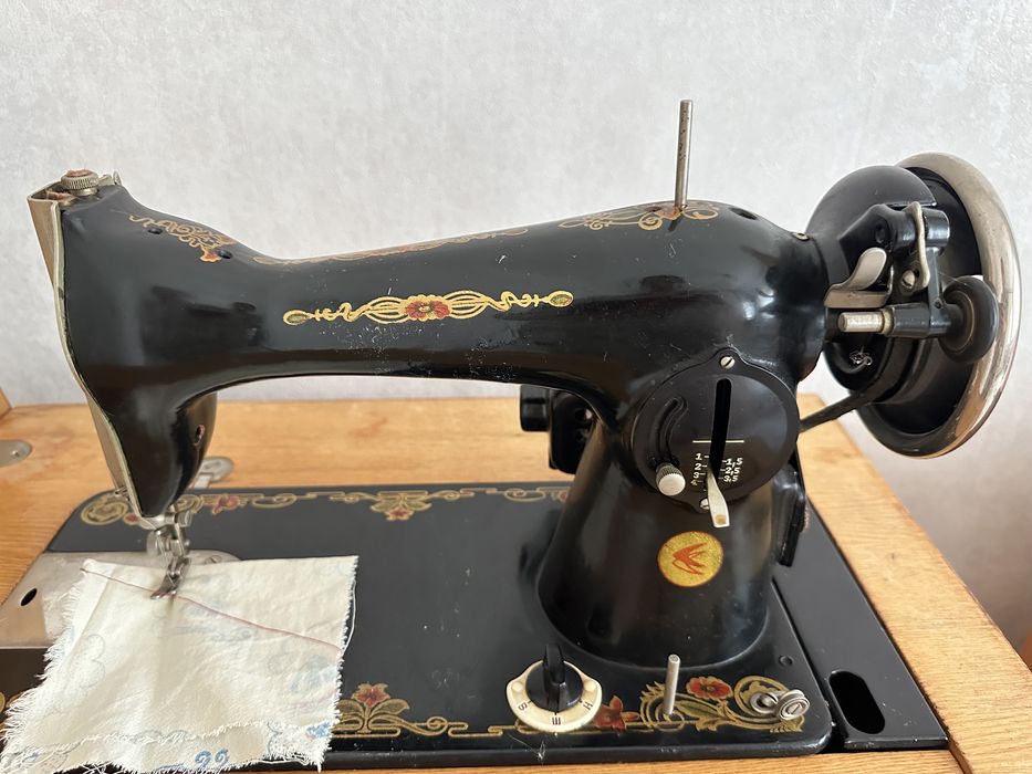 Швейная машина ножная, электрическая