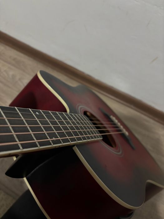 Гитара в хорошем состаянии электроакустически