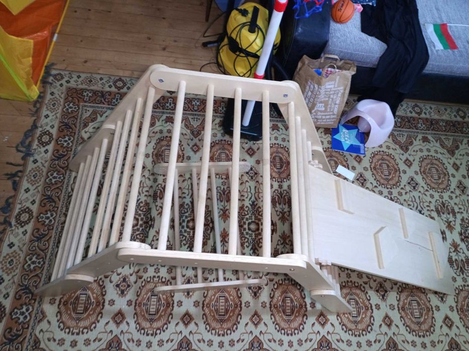 6+1 Монтесори-триъгълник на Пиклер и рампа за катерене/пързалка