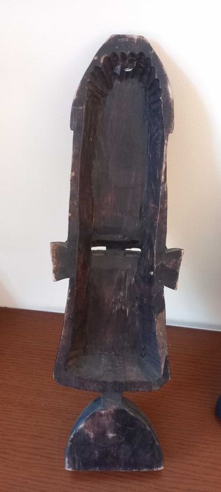 Продавам западноафрикански маски с височина 70 см.