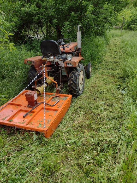 Китайски трактор с косачка