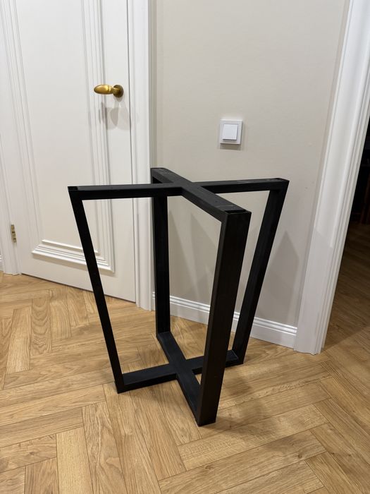 Продаю срочно железную ножку для стола