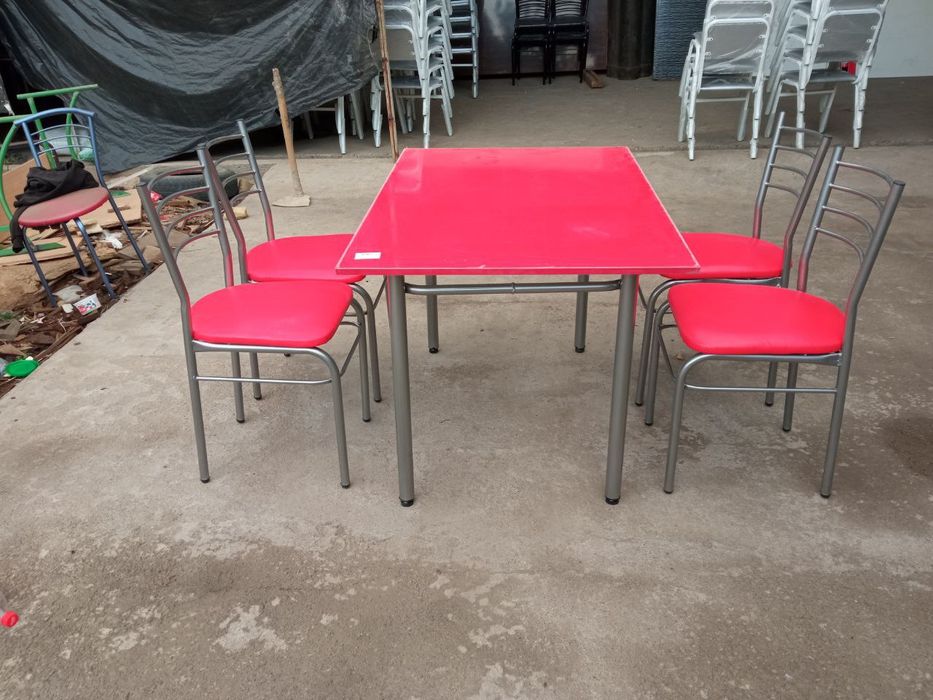 Столы и стулья кухонный